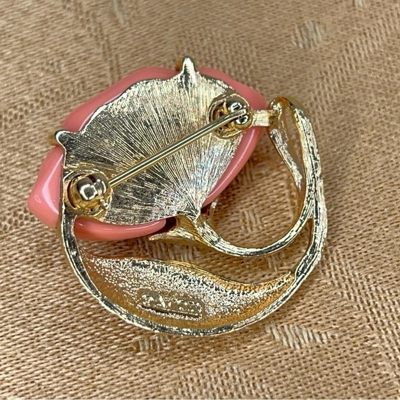 VINTAGE AVON GOLD CORAL BROOCH PIN FLORAL FLOWER - Picture 2 of 7